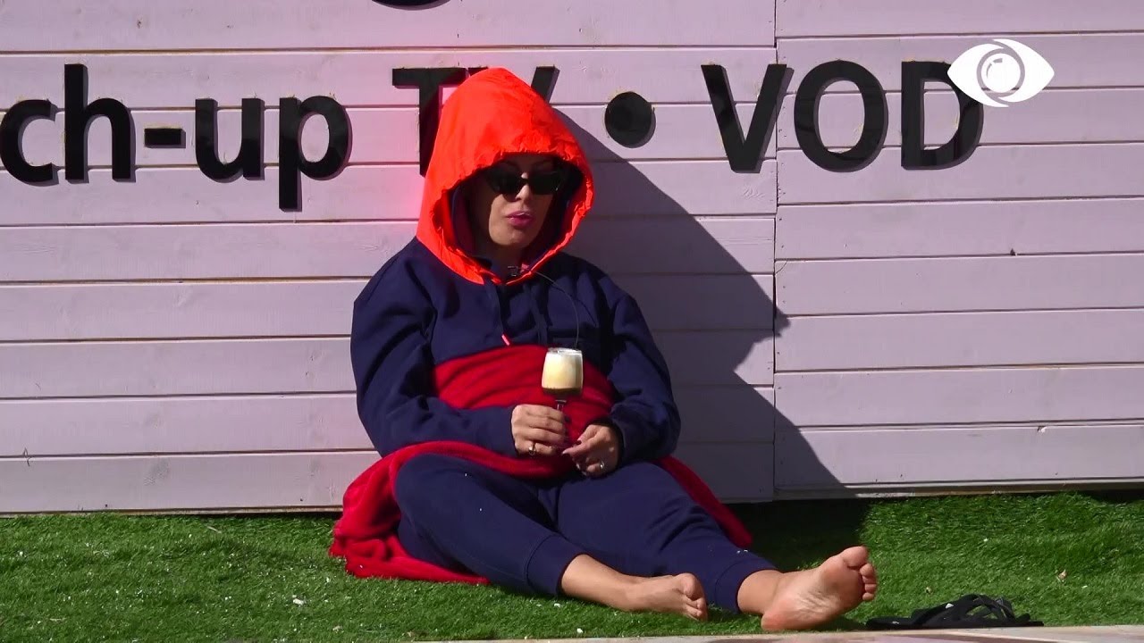 Olta e vetme në oborr, fton Deamishelin po ajo refuzon