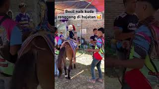 Download lagu Bocil naik kuda renggong di hajatan, budaya kota Sumedang #naikkuda #kudarenggong #anak #dailyvlog mp3