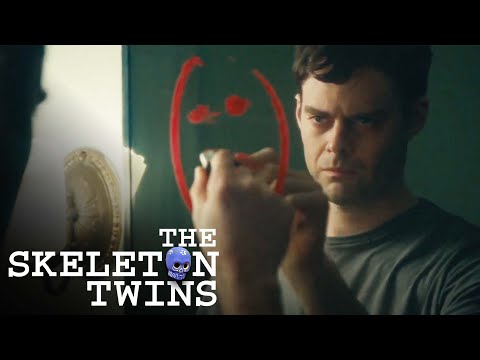 Thumbnail of the video: The First 10 Minutes of The Skeleton Twins (2014)