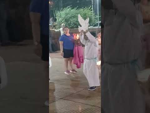 Los chicos de catequesis asiendo su actuación en la plaza de Colonia Liebig Corrientes.