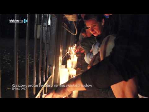 Protest przeciwko reformie sądów pod zamkiem w Rzeszowie