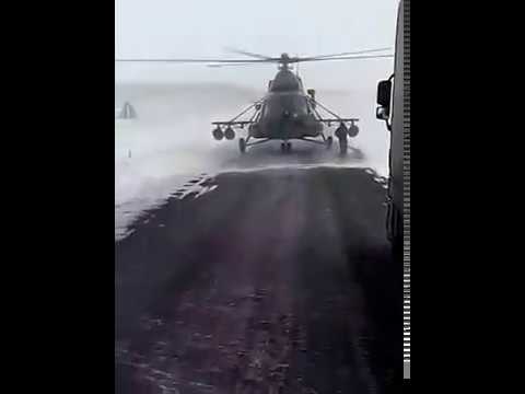 Пилот военного вертолета сел на трассу и спрашивал дорогу
