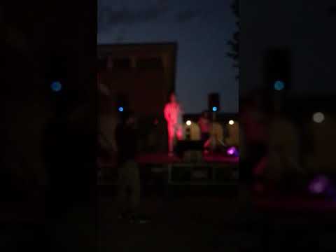 La mia prima volta su un palcoscenico! Cantare DALLA TUA PARTE DELLA AMOROSO è stato difficile!!