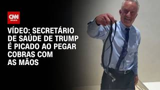 Vídeo: Secretário de Saúde de Trump é picado ao pegar cobras com as mãos | CNN BRASIL