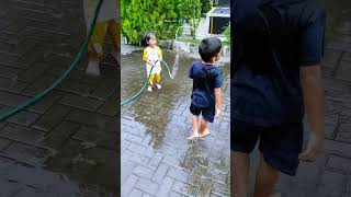 Download lagu Main Air #viral #video #indonesia #mainair #anak #air #fyp #shorts #funny #mandi #keseruan #bermain mp3