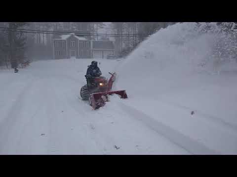 Wheelhorse 520h Two Stage Snowblower, New Englang Winter 2017 (2)