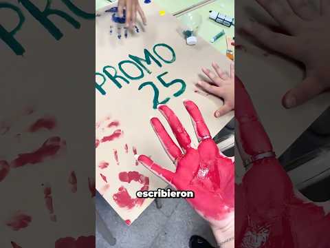 Los estudiantes quitaron una baldosa del techo en su último día