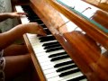 девочка играет на пианино клубняк 