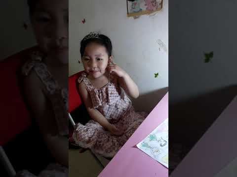 tell a story about Cinderella - Hamy