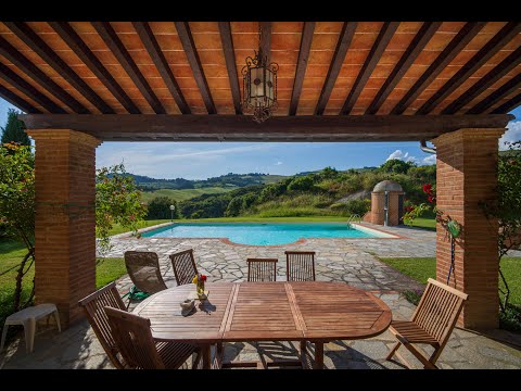 Casale con piscina ed uliveto sulle colline di Volterra