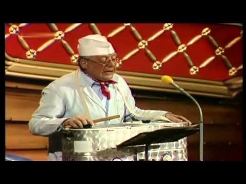 Joe Ludwig als Würstchenverkäufer bei Mainz bleibt Mainz, wie es singt und lacht 1984