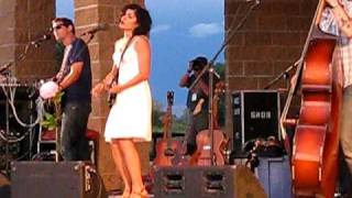 Carrie Rodriguez &quot;She aint me&quot;