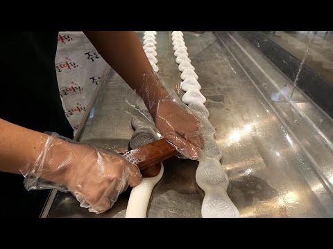 bolo de arroz tradicional coreano - jeolpyeon / comida de rua coreana