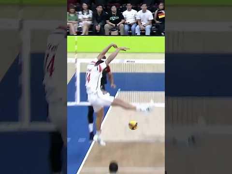 Solo Monster Block by the Middle 😮‍💨🥵 #epicvolleyball #volleyballworld #volleyball