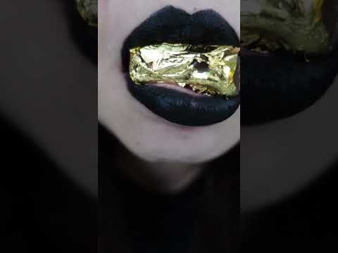 ASMR GOLD SNICKERS MINI CHOCOLATE BAR SATISFYING CLOSE UP MOUTH EATING SOUNDS MUKBANG #Shorts