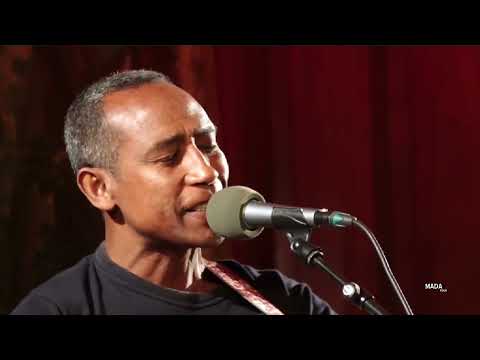 Dama & Erick Manana - "iny hono izy ravorona"