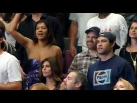 Pearl Jam MSG 5-20-2010 Mark Sanchez and Meadow Soprano=Jamie Lynn Sigler