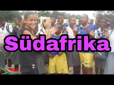 Aylin Yaren in Südafrika lacht und tanzt mit den SchülerInnen