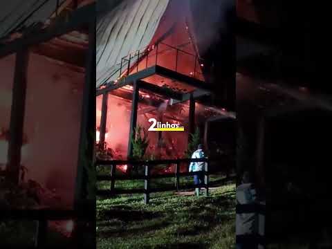 🚨 CABANA É DESTRUÍDA POR INCÊNDIO EM JACINTO MACHADO (SC)