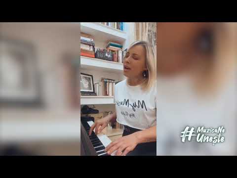 Salutări din fața pianului, de la Adriana Rusu! #MuzicaNeUnește