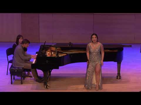 "Calypso" ["Καλυψώ"] από τα Cabaret Songs [Τραγούδια καμπαρέ] (1937-1939) του Benjamin Britten [Μπέντζαμιν Μπρίττεν] σε ποίηση του Wystan Hugh Auden [Ουίσταν Χιου Ώντεν], με τη μεσόφωνο Yufan Cecilia Zhang [Γιουφάν Σεσίλια Ζανγκ] και τον πιανίστα Andrew Crooks [Άντριου Κρουκς]. Ο Britten τα έγραψε για την ερμηνεύτρια Hedli Anderson [Χέντλι Άντερσον]. Τα τέσσερα τραγούδια συνδυάζουν το σατιρικό ιδίωμα του καμπαρέ με τη λόγια συνθετική τεχνική, από την παρωδία του μπλουζ στο "Funeral Blues" ["Πένθιμο μπλουζ"] έως τους καραϊβικούς ρυθμούς του "Calypso".