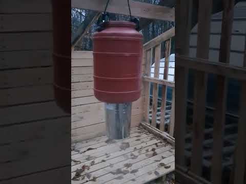 Автоматична аналогова хранилка  АH R Pro с 4 времена, бидон и ограничител за насочено хвърляне за коне, крави и други домашни животни