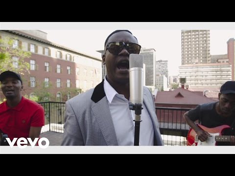 DJ Fortee - Motho Wa Motho feat. McKenzie, La Shad (Official Video) ft. McKenzie, La Shad