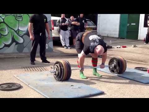 yorkshires strongest man (novice) deadlift