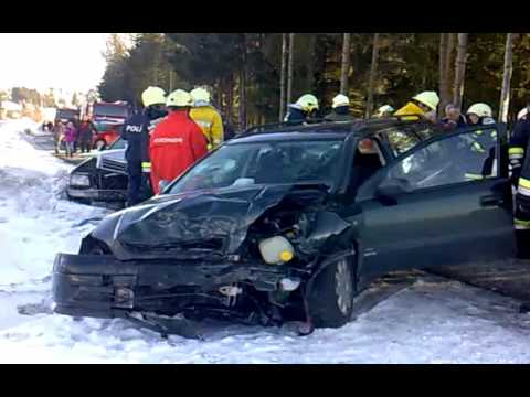 Fünf Verletzte bei schwerem Unfall in Bad Leonfelden.WMV