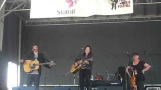 Thea Gilmore - "Oh Come On!" - Calgary Folk Music Festival - July 25, 2010
