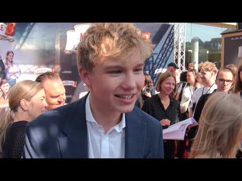 LEONARD CONRADS im Interview DIE SCHULE DER MAGISCHEN TIERE 3 Premiere in Berlin roter Teppich Fans