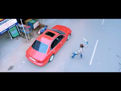 MASS SCENE IN 10 ENDRATHUKULKA CAR CHASE. CHIYAAN VIKRAM MUST WATCH IT