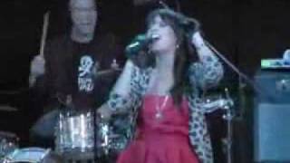 Lily Allen - Everyone&#39;s At It (Live @ The Bowery Ballroom)