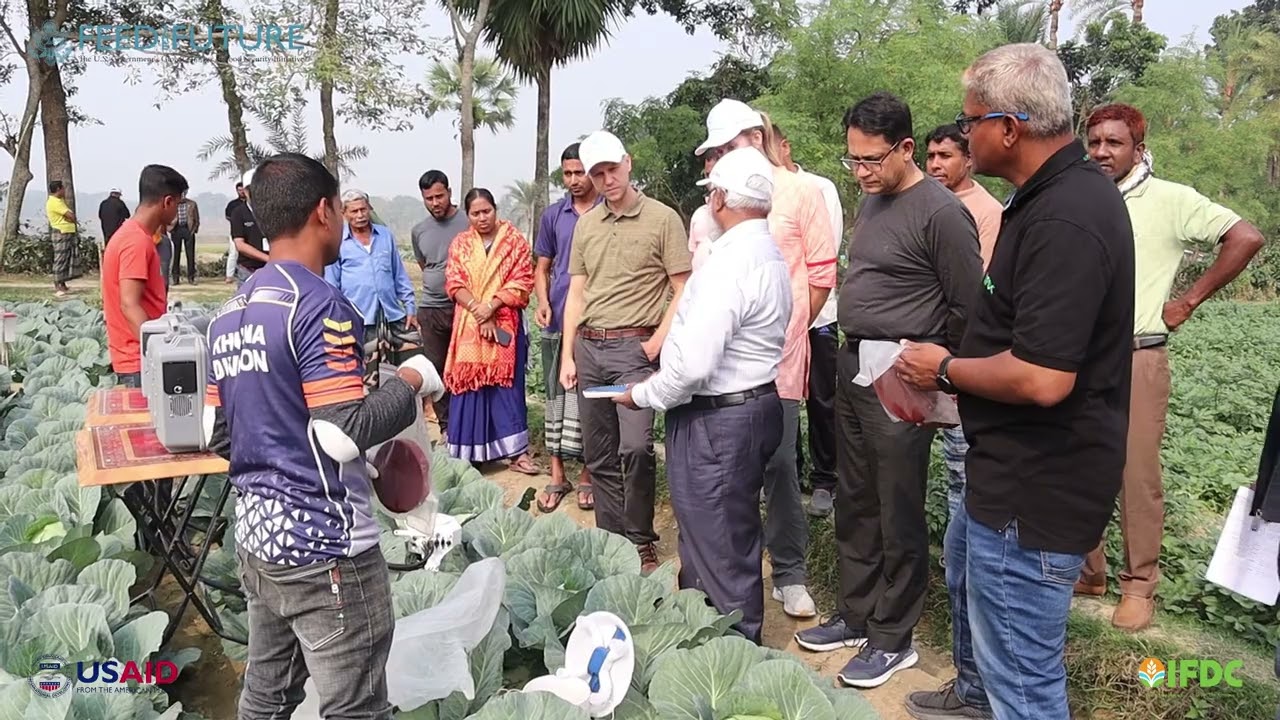 IFDC Bangladesh | Measuring Greenhouse Gas Emissions in Agricultural Fields Using LI-COR Flux System