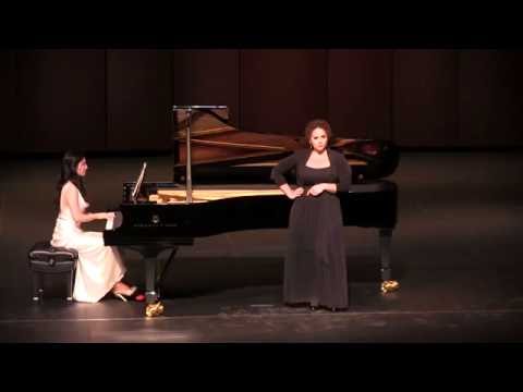 Jenni Bank, mezzo-soprano: Easily Assimilated from Candide