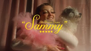 Kadr z teledysku Sammy tekst piosenki Chloe Moriondo