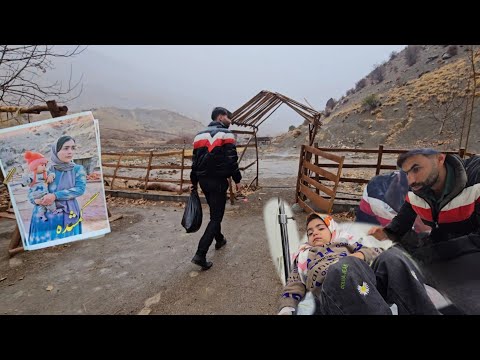 Tayyaba and Soraya's children return to the farm without support.