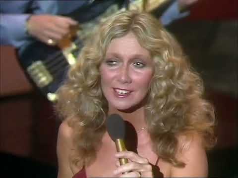 Clodagh Rodgers - I Know a Heartache When I See One - 1982  ( 1080p )