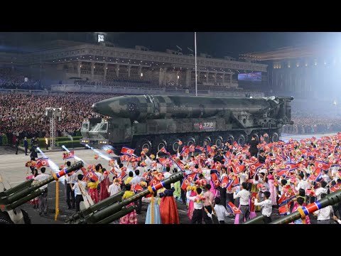 URGENTE: desfile militar na Coreia do Norte