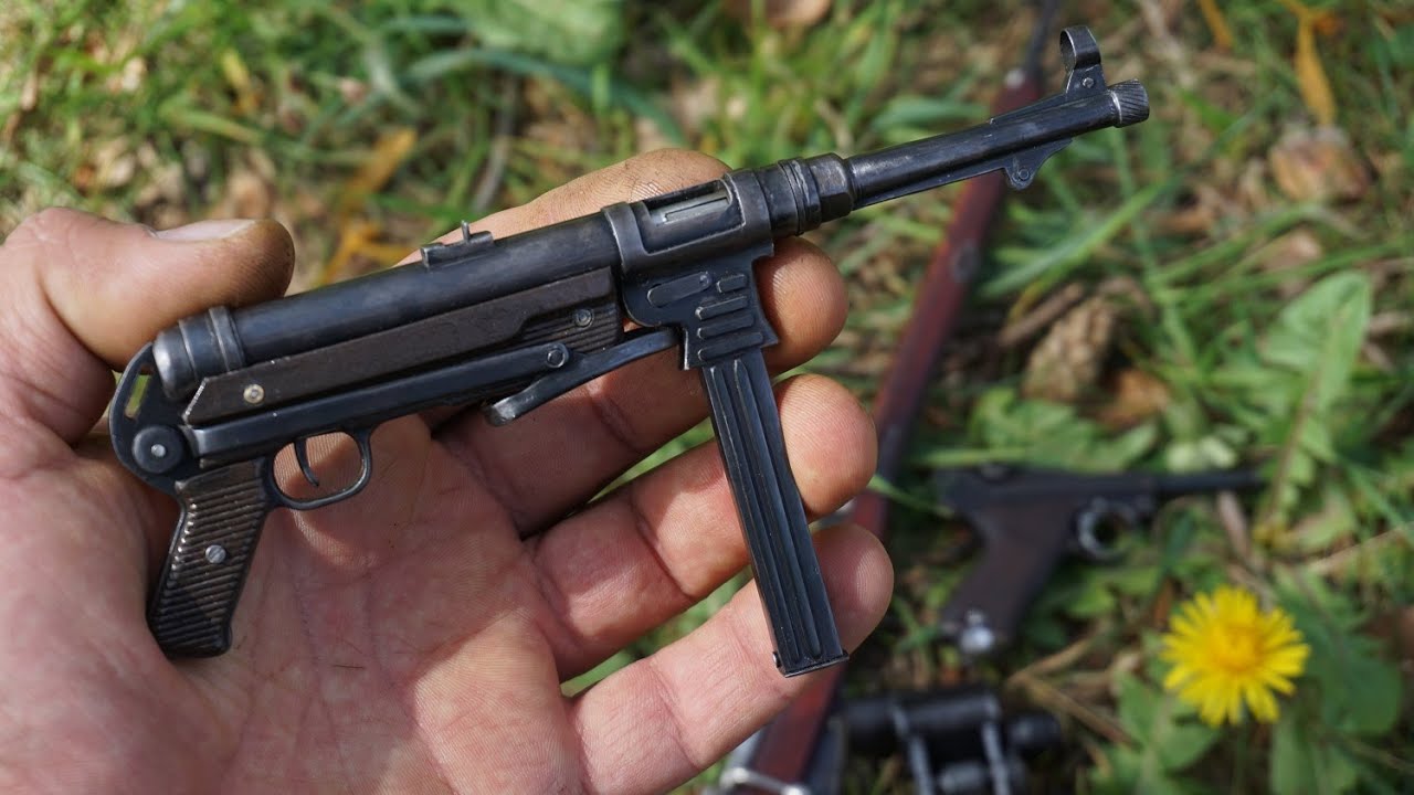 Miniature 1:3 scale replica of WWII MP-38/40