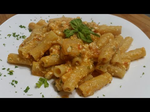PASTA CON RICOTTA E POMODORO