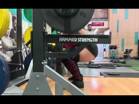 Squats: W7D1 160 (Set 2 of 5)