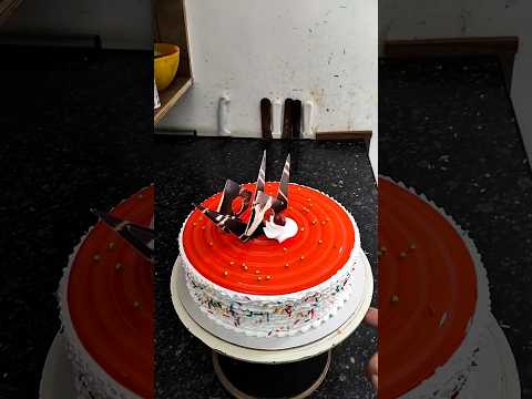 new strawberry 🍓 cake 🎂 design 😋 #cake   #cakecantik  #youtubeshorts #cake #londoncakedesigner