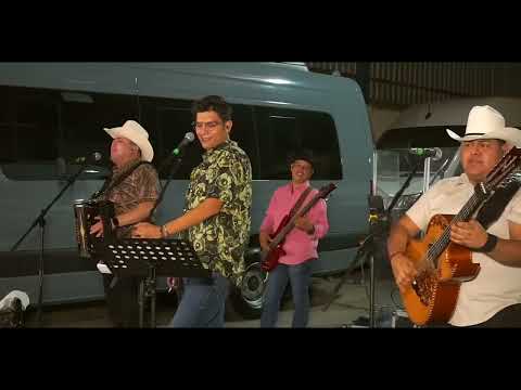 En vivo  Elías Medina ft akilatados botes y caguamas