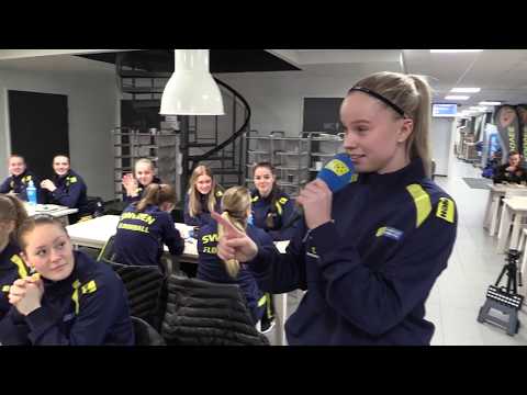 Inside Sweden - U19-landslagets Lisa Carlsson träffar spelare i Finland
