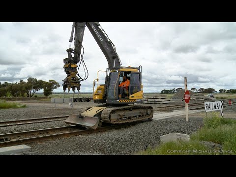 Volvo ECR145CL Crawler Excavator Hi-Rail Tamper (15/10/2021) - PoathTV Australian Trains & Railways