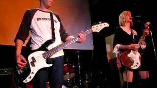 The Muffs &quot;All for nothing&quot; live @Bitte (Mi) 02-10-2010