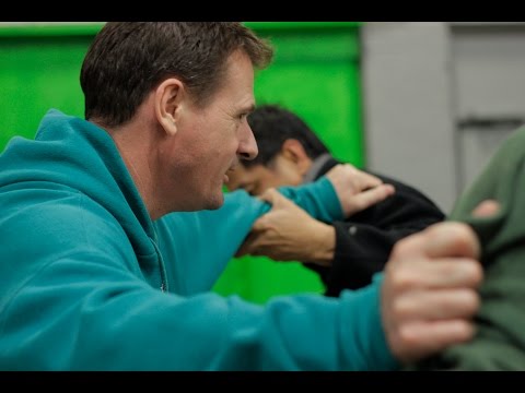 How to increase employee engagement through team building