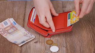 Шкіряний жіночий гаманець на блискавці з металевим логотипом виробника ST Leather 19484 червоний