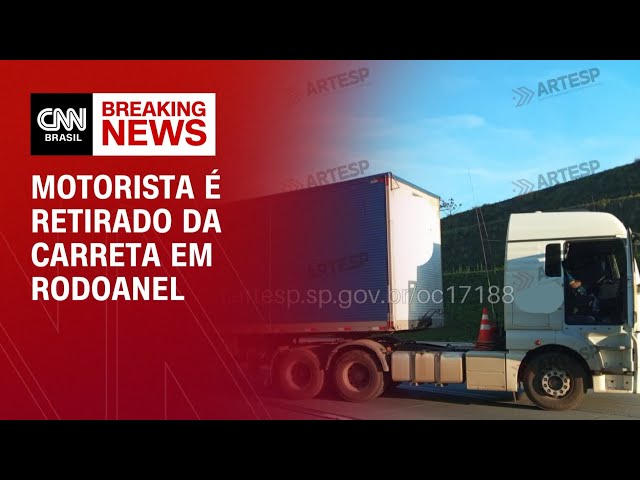 Motorista é retirado da carreta em Rodoanel | LIVE CNN
